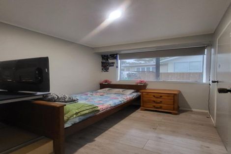 Photo of property in 43 Moncrieff Avenue, Clendon Park, Auckland, 2103