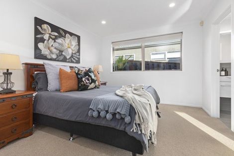 Photo of property in 14 Stockyard Crescent, Pukekohe, 2120