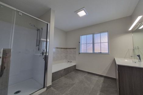 Photo of property in 14 Redfern Lane, Glenfield, Auckland, 0629