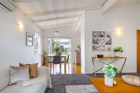 Photo of property in 15 Camrose Place, Glenfield, Auckland, 0629