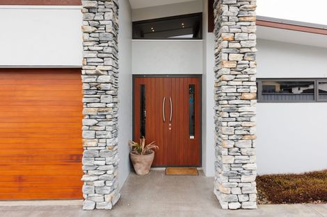 Photo of property in 51 Ruapehu Drive, Fitzherbert, Palmerston North, 4410