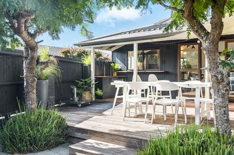 Photo of property in 2/47 Shakespeare Road, Milford, Auckland, 0620