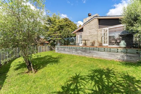 Photo of property in 2 King Richard Place, Browns Bay, Auckland, 0630