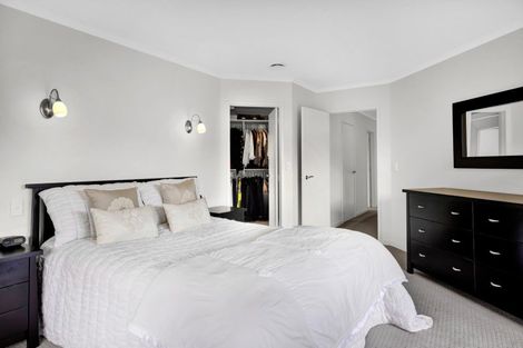 Photo of property in 3b Larsen Place, Merrilands, New Plymouth, 4312