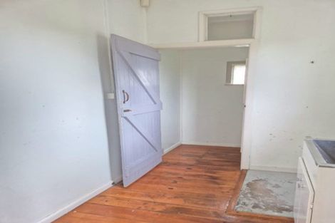 Photo of property in 137 Seabrook Avenue, New Lynn, Auckland, 0600