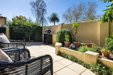 Photo of property in 19 Edgecumbe Road, Tauranga, 3110