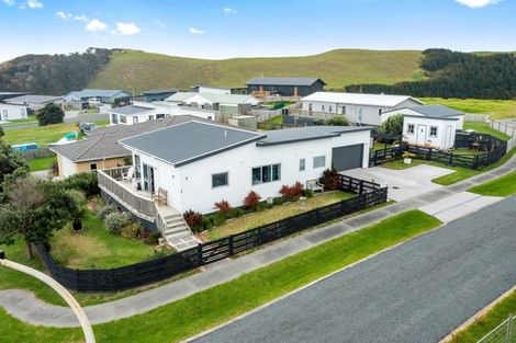 Photo of property in 1 Snapper Street, Baylys Beach, Dargaville, 0377