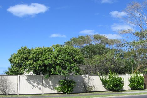 Photo of property in 3/193 East Coast Road, Castor Bay, Auckland, 0620