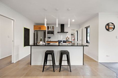 Photo of property in 33 Whitney Place, Rototuna North, Hamilton, 3210