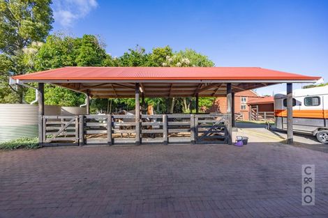 Photo of property in 218 Pomona Road, Kumeu, 0891