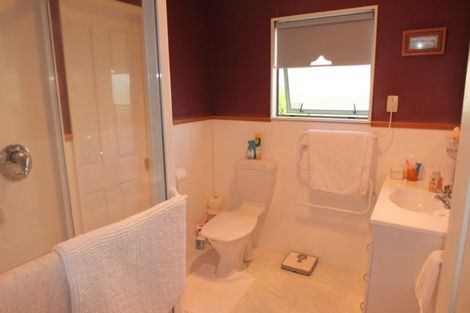 Photo of property in 17 Hennessy Street East, Foxton Beach, Foxton, 4815