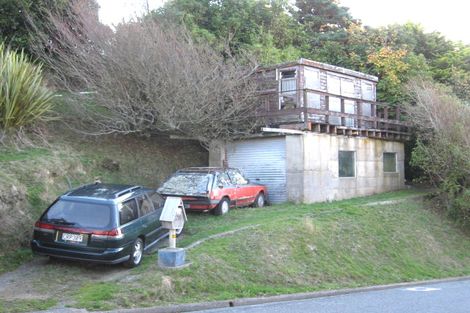 Photo of property in 28 Lyndfield Lane, Newlands, Wellington, 6037