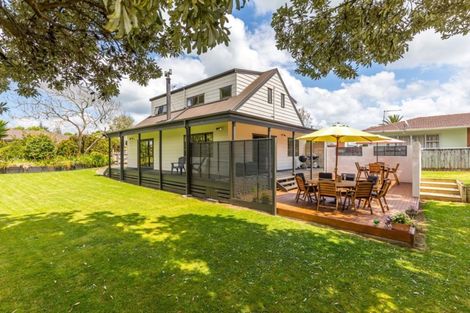 Photo of property in 4 Valley Road, Waiuku, 2123