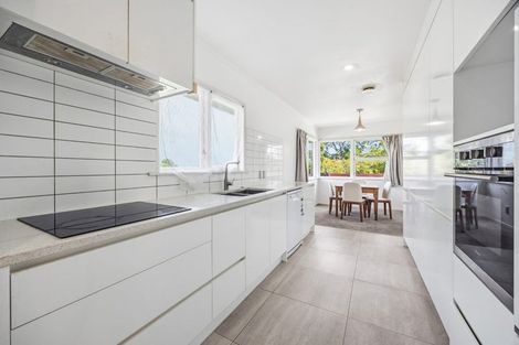 Photo of property in 4 Riverhills Avenue, Pakuranga Heights, Auckland, 2010