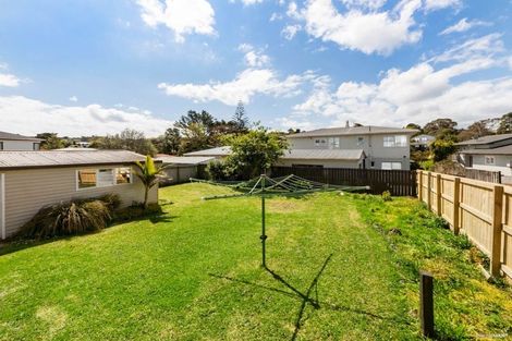 Photo of property in 24 La Rosa Street, Green Bay, Auckland, 0604