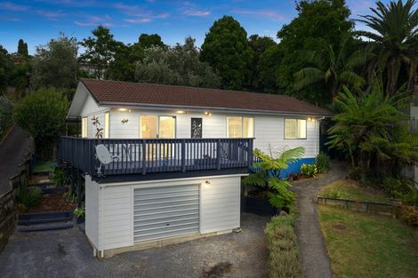 Photo of property in 15 Arde Place, Massey, Auckland, 0614