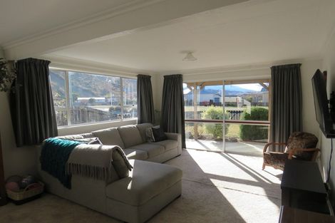 Photo of property in 63 Ferguson Street, Kurow, 9435