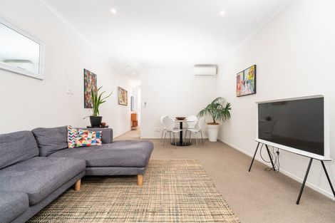 Photo of property in 2/123 The Parade, Island Bay, Wellington, 6023