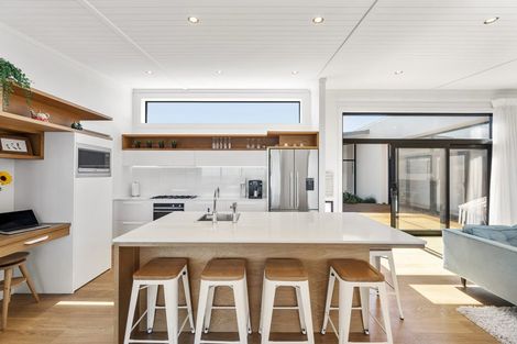 Photo of property in 17 Promontory Crescent, Newlands, Wellington, 6037