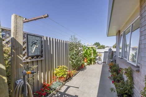 Photo of property in 2/2 Anzac Avenue, Onekawa, Napier, 4110