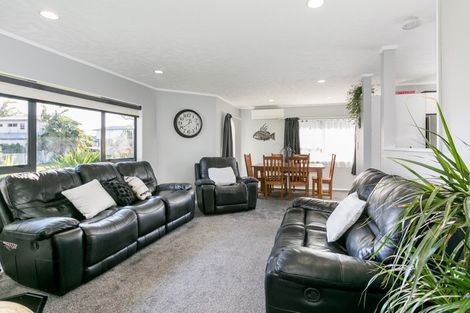 Photo of property in 17 Bucksburn Place, Greenmeadows, Napier, 4112