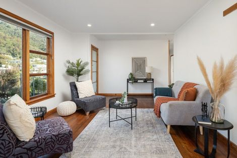 Photo of property in 76 Hampden Street, Picton, 7220