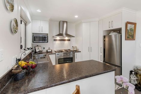 Photo of property in 98 Rosalie Terrace, Kelvin Grove, Palmerston North, 4414