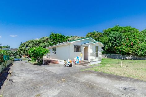 Photo of property in 61 Queens Road, Waikanae Beach, Waikanae, 5036