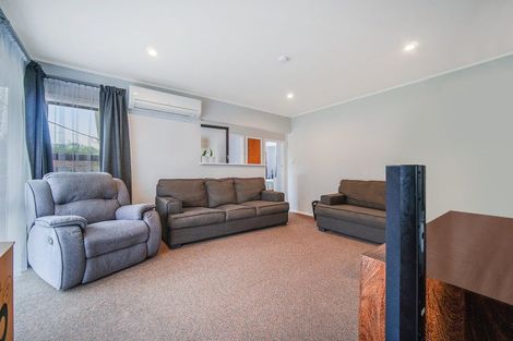 Photo of property in 6 Cobham Crescent, Kelston, Auckland, 0602
