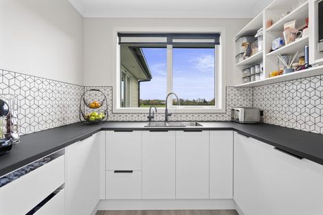 Photo of property in 30 Seachange Drive, Leamington, Cambridge, 3432