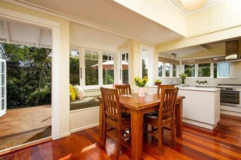 Photo of property in 24 Le Roy Terrace, Birkenhead, Auckland, 0626