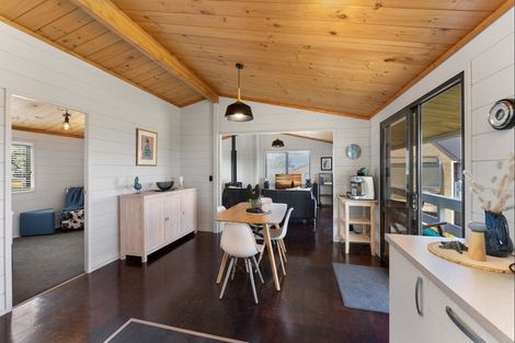 Photo of property in 15 Waiheke Street, Waikanae Beach, Waikanae, 5036