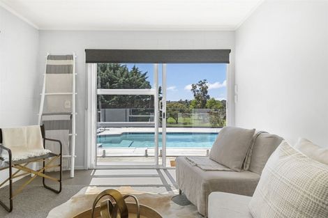 Photo of property in 14 Tarahanga Street, Northcote, Auckland, 0627