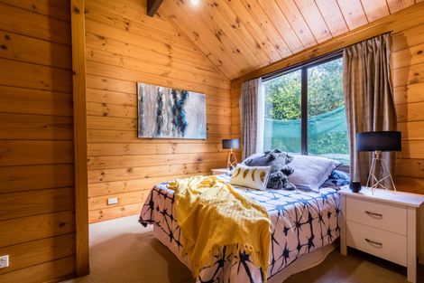 Photo of property in 52 Rauhuia Crescent, Parau, Auckland, 0604