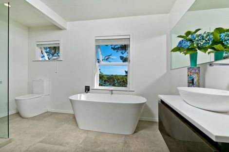 Photo of property in 1a Ferry Parade, Herald Island, Auckland, 0618