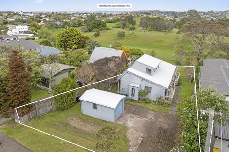 Photo of property in 19 Shakespear Road, Army Bay, Whangaparaoa, 0930