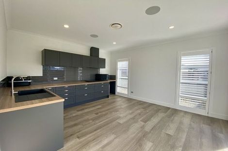 Photo of property in 13 Waitemata Drive, One Tree Point, 0118