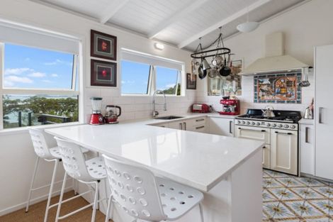 Photo of property in 6 Buckleton Road, Tawharanui Peninsula, Matakana, 0986