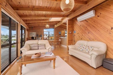 Photo of property in 19 Darroch Slope, Omaha, 0986