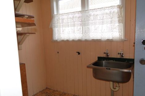 Photo of property in 9 Waiohua Road, Greenlane, Auckland, 1061