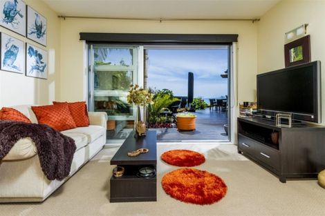 Photo of property in 2 Cliff Road, Torbay, Auckland, 0630