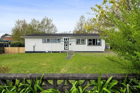 Photo of property in 10 Karaka Street, Inglewood, 4330