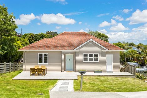 Photo of property in 8b St James Avenue, Helensville, 0800