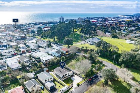 Photo of property in 6 Downe Street, New Plymouth, 4310