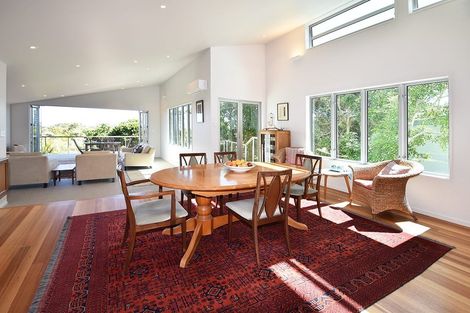 Photo of property in 9 Domain Crescent, Muriwai, Waimauku, 0881