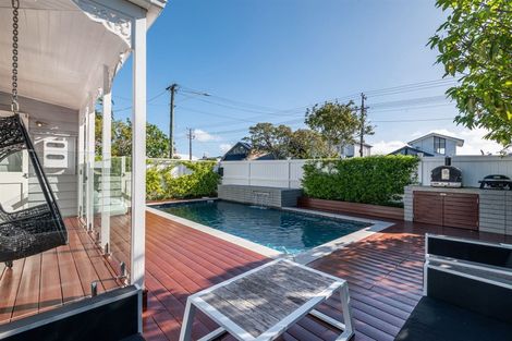 Photo of property in 67 Queen Street, Northcote Point, Auckland, 0627