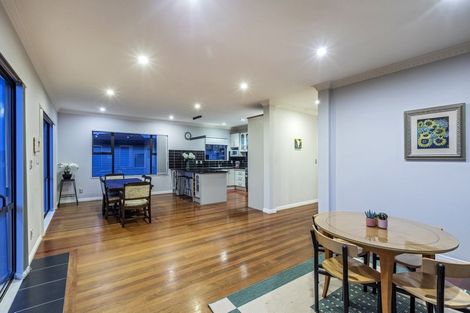 Photo of property in 10 Oak View Terrace, Schnapper Rock, Auckland, 0632