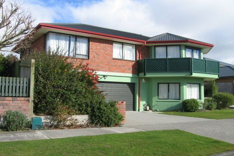 Photo of property in 74 Pacific Drive, Fitzherbert, Palmerston North, 4410