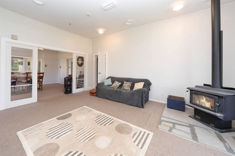 Photo of property in 21 Ongo Road, Hunterville, 4730