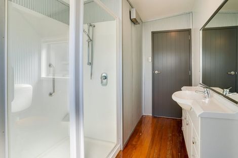 Photo of property in 40 Marine Parade, Macandrew Bay, Dunedin, 9014